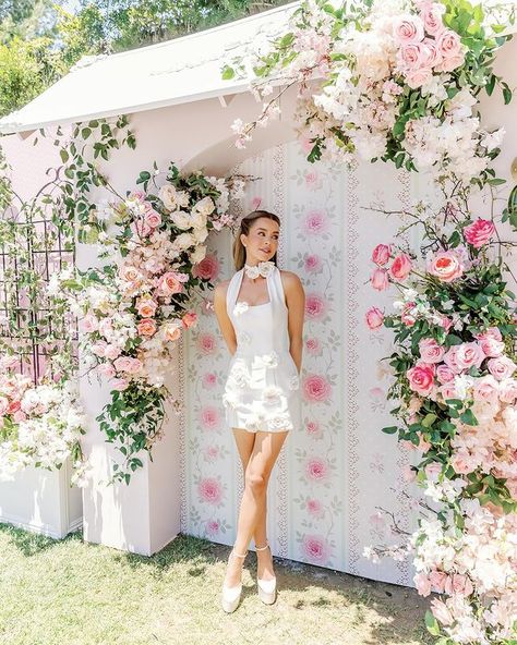 Glam Bridal Shower Ideas, Coquette Party, Sierra Furtado, Showered With Love, 21st Ideas, Bridal Shower Inspo, Bridgerton Inspired, Bridal Shower Inspiration, Party Inspo