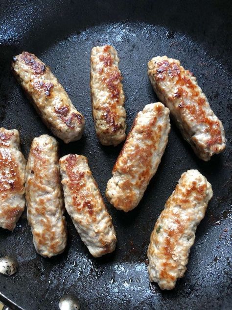 Homemade Breakfast Sausage Recipe, Pork Sausage Recipes, Homemade Breakfast Sausage, Homemade Sausage Recipes, Recipes With Naan Bread, Breakfast Sausage Recipes, Breakfast Quiche Recipes, Sausage Dishes, Whole 30 Breakfast