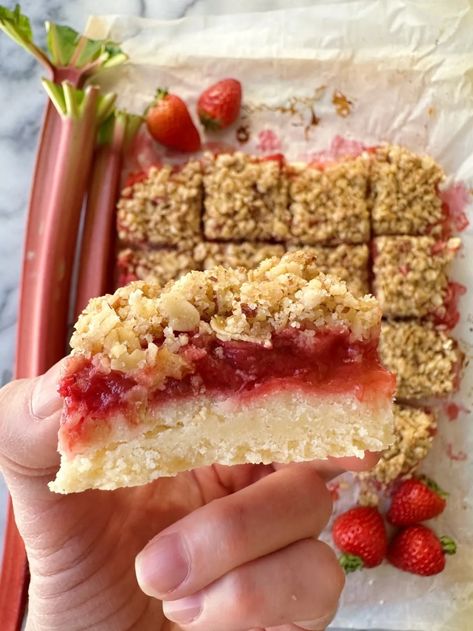 Strawberry Rhubarb Crumble Bars (Gluten-Free) – healthyGFfamily.com Gluten Free Rhubarb Recipes, Rhubarb Crumble Bars, Rhubarb Bars Recipes, Rhubarb Filling, Strawberry Rhubarb Bars, Rhubarb Desserts Recipes, Easy Bars, Strawberry Rhubarb Recipes, Rhubarb Cookies