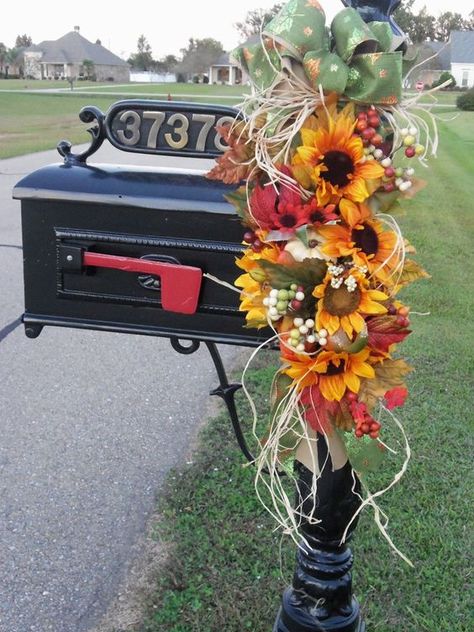 18 Fascinating Outdoor Fall Decorations That You Shouldn't Miss Outdoor Fall Decor Diy, Fall Mailbox Decor, Fall Mailbox, Outdoor Fall Decorations, Diy Mailbox, Outdoor Decor Ideas, Mailbox Decor, Fall Deco, The Mailbox