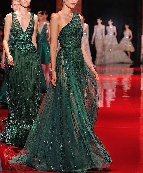 #ElieSaab #HauteCouture  the perfect green shade Elie Saab 2014, Elie Saab Haute Couture, Mode Glamour, Ellie Saab, Glamorous Fashion, Chique Outfits, Green Dresses, فستان سهرة, Zuhair Murad