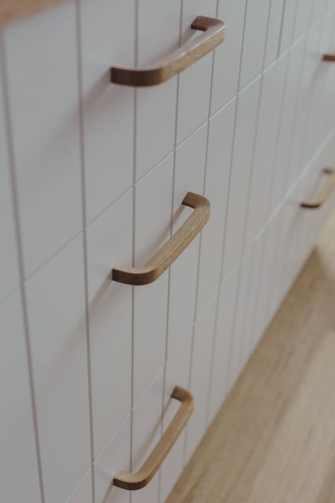 Kingston Kitchen – Kitchen Centre Wooden Kitchen Door Handles, Wood Handles Kitchen, Wood Kitchen Handles, Wooden Handles Kitchen, Wooden Kitchen Handles, Wood Handles Cabinet, White Cabinet Handles, Scandi Lifestyle, Cupboard Door Handles