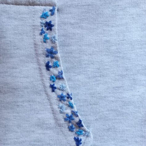 #embroidery #bordado #needlework #blue #pocket #chile Jean Pocket Embroidery Flowers, Blue Hoodie Embroidery, Embroidery Pocket Design, Hoodie Embroidery Ideas, Knitting Embellishments, Pocket Embroidery Design, Light Blue Embroidery, Embroidery Jeans Diy, Simple Hand Embroidery Patterns