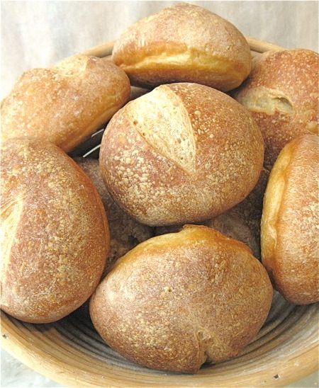 Crusty European Hard Rolls  - RECIPE: http://www.kingarthurflour.com/recipes/crusty-european-style-hard-rolls-recipe Bread Burger, Rolls Rolls, Crusty Rolls, Hard Rolls, Tofu Marinade, Bread Rolls Recipe, King Food, Making Food, Bread Roll