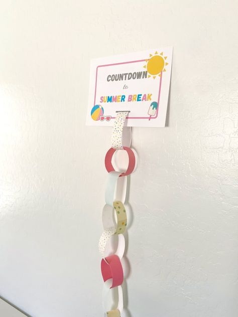 Summer Countdown, School Countdown, Countdown To Summer, Excited For Summer, Teacher End Of Year, The Last Day Of School, Preschool Classroom Decor, Paper Chain, Paper Chains