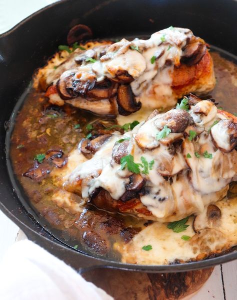 Texas Roadhouse Smothered Chicken features marinated chicken breasts smothered in sauteed mushrooms and onions and topped with gooey, melted cheese. You'll be surprised at how easy it is to make this restaurant favorite at home. Full recipe can be found at https://seasonandthyme.com/texas-roadhouse-smothered-chicken/ and linked in my stories. #copycatrecipe #texasroadhouse #smotheredchicken #smartchicken #chickenrecipes Texas Roadhouse Smothered Chicken, Sauteed Mushrooms And Onions, Mushrooms And Onions, Marinating Chicken Breast, Smothered Chicken, Texas Roadhouse, Mushroom And Onions, Sauteed Mushrooms, Marinated Chicken