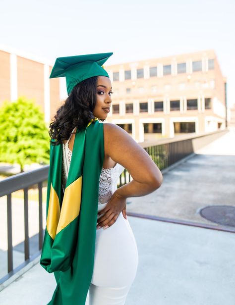 Graduation Shoot Ideas, Masters Graduation Pictures, Graduation Outfit College, Mba Graduation, Grad Picture Ideas, Nursing Graduation Pictures, Mastered It, Masters Graduation, College Graduation Photoshoot