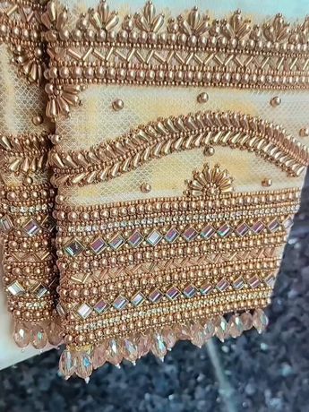 New Model Aari Work Blouse Design Latest, Grand Aari Work Blouse Design, Aari Work Blouse Wedding, Gold Blouse Designs, Wedding Blouses, Saree Pattern, Aari Design, Sabyasachi Bride, Hand Work Design