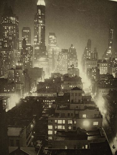 New York City 1920s, New York 1920 Aesthetic, Heirloom Aesthetic, 1930 Aesthetic, 1920s Aesthetic, Nyc History, Nyc Night, New York Night, Vanishing Point