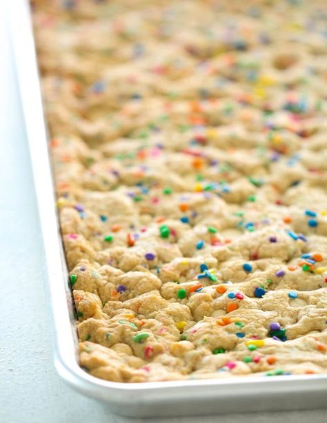 Sheet Pan Funfetti Cookie Bars - Six Sisters' Stuff | Perfect for kid's birthday party (or just because). Sheet Pan Blondies Recipe, Funfetti Cookie Bars, Recipes For Camping, Pan Desserts, Dessert Birthday, Funfetti Cookies, Pan Cookies, Delish Desserts, Six Sisters Stuff