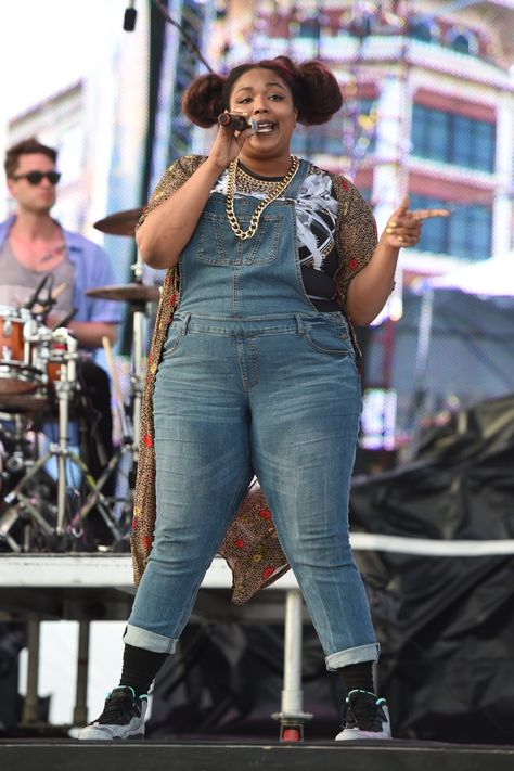 Lizzo Outfit Ideas, Lizzo Outfits Casual, Lizzo Songs, Lizzo Aesthetics, Lizzo Outfit, Lizzo Lyrics, Lizzo Concert, Bad Dresses, Female Rappers