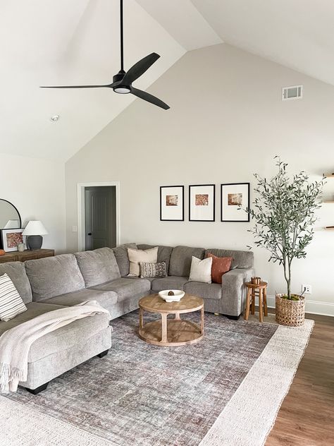 Trashy Y2k Bedroom, Gray Sectional Living Room, Wall Decor Living Room Ideas, Living Room Fans, Y2k Bedroom, Decor Living Room Ideas, Vaulted Ceiling Living Room, Black Feature Wall, Living Room Ceiling Fan