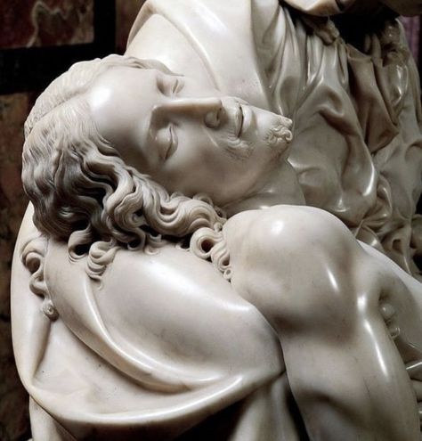 Michelangelo Pieta Close Up Pieta Sculpture, Michelangelo Sculpture, Michelangelo Art, La Pieta, Gothic Statue, Statue Tattoo, Istoria Artei, Photo Deco, Greek Statues