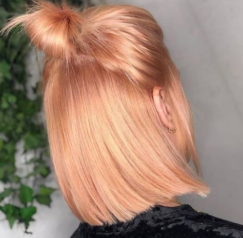 Strawberry Blonde Hair Color, Kadeřnické Trendy, Peach Hair, Best Hair Salon, Strawberry Blonde Hair, Hair Salons, Strawberry Blonde, Gold Hair, Ginger Hair