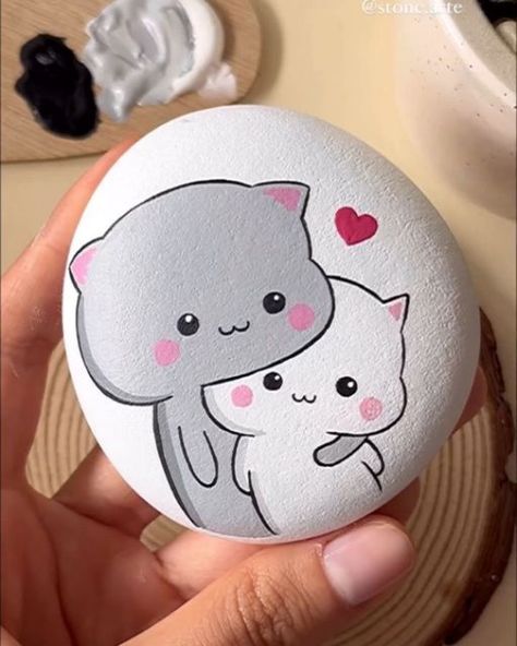 Stone Drawing Ideas, Stone Painting Cat, Rock Painting Cats, Stone Painting Ideas Creative Rock Art, Stone Painting Ideas Creative, Pet Rock Ideas, Small Rock Painting Ideas, Drawing On Stone, Stone Art Ideas