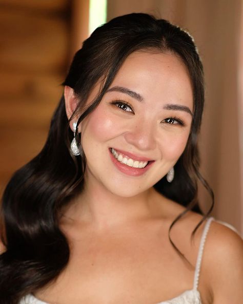 Soft Glam Makeup Wedding Guest, No Makeup Look For Wedding, Soft Glam Asian Bridal Makeup, Round Face Bridal Makeup, Soft Glam Asian Makeup, Soft Glam Makeup Asian, Bridal Makeup Asian Brides, Soft Makeup Look For Wedding, Soft Asian Makeup