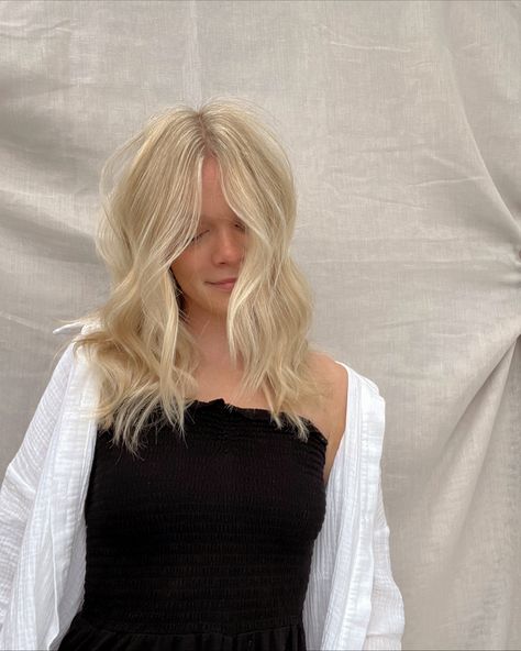 Bright blonde highlights Hair Inspo Blonde Highlights, Blonde Inspo Hair, Bright Blonde Highlights, Hair Inspo Blonde, Blonde Fringe, Inspo Hair, Bright Blonde, Blonde Hair Color, Blonde Highlights