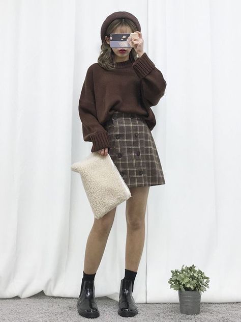 Skirt Outfits Grunge, Beret Outfit, Korean Fashion Ideas, Korean Fashion Outfits, Korean Fashion Trends, Ulzzang Fashion, Korea Fashion, Plaid Skirt, Korean Outfits