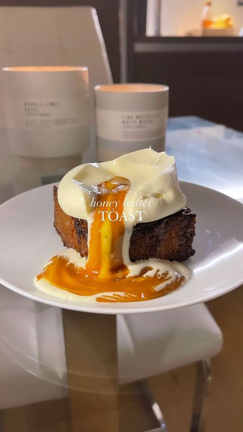 Honey butter toast 🍯🧈 Recipe below 👇🏽 Ingredients Honey butter toast: 4 thick slices of brioche bread 6 tbs/80g softened unsalted… | Instagram Toasted Banana Bread, Caramel Toast Bread, Honey Butter Cake, Honey Butter Toast, Toast Plating, Bread Plating, Cafe Food Photography, Toast Dessert, Brioche Toast