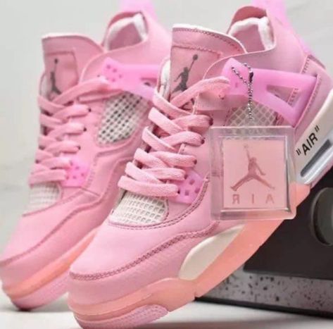 Jordan Rose, Tenis Retro, Couple Mignon, Cute Jordans, Casual Shoes Women Sneakers, Nike Shoes Women Fashion, Air Jordan Retro 4, Pink Jordans, Pretty Sneakers