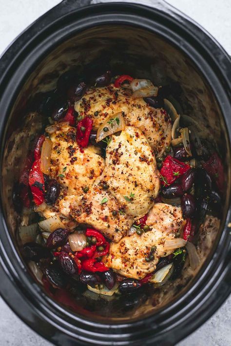 Slow Cooker Mediterranean Chicken | lecremedelacrumb.com Slow Cooker Mediterranean Chicken, Slow Cooker Kip, Slow Cooker Mediterranean, Mediterranean Chicken Recipes, Mediterranean Recipes Healthy, Mediterranean Diet Recipes Dinners, Mediterranean Diet Meal Plan, Easy Mediterranean Diet Recipes, Diner Recept