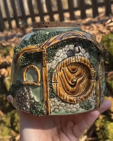 Hobbit Mug, Lotr Ceramic, Ceramics Diy, Clay Fairy, Clay Fairy House, Clay Things, Hobbit Hole, Clay Fairies, Hobbit House