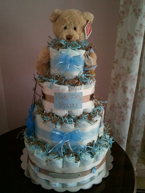 Baby boy diaper cake...you can't tell from the photo, but the teddy bear is wearing scrubs since the parents-to-be were two doctors :) Spa Robes, Baby Shower Table Centerpieces, Bear Baby Shower Theme, Diaper Cake Boy, Baby Shower Diaper Cake, Trendy Baby Shower Ideas, Baby Diaper Cake, Baby Shower Decorations For Boys