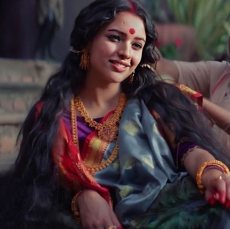 Tripti Dimri Bulbul, Tripti Dimri, Fashion Indian, Desi Aesthetic, Indian Cinema, Saree Photoshoot, Indian Bridal Fashion, Vintage Bollywood, Film Inspiration