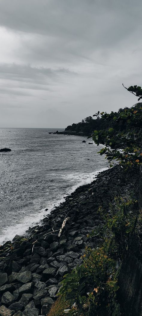 beachside St.Angelo's fort Kannur Kerala Kerala Snapchat Stories, Kannur Aesthetic, Kannur Fort, Kannur Photography, Kannur Beach, Kerala Aesthetic, Tourism Services, Streak Ideas, Kerala Tourism