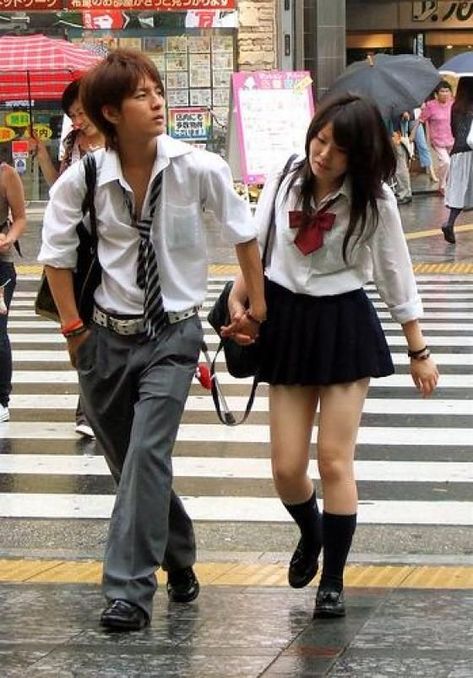 Mode Gyaru, The Secret Of Life, Secret Of Life, Japanese Couple, Japanese Uniform, School Uniform Fashion, 일본 패션, Harajuku Girls, Estilo Grunge