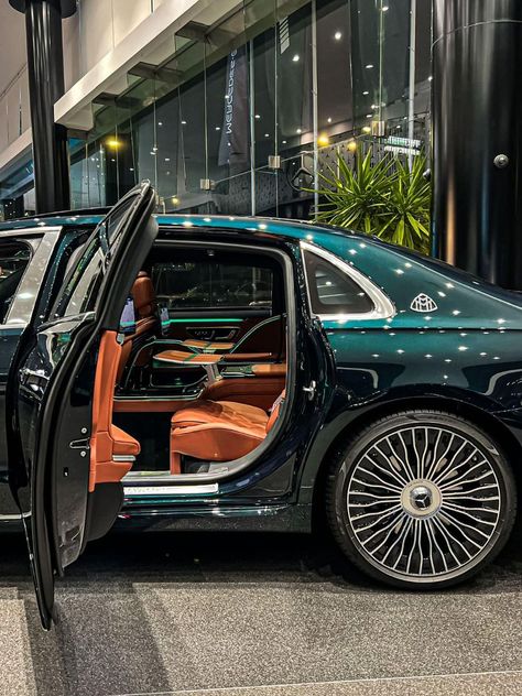 Mercedes-Benz & Maybach Fans on X: "Definition of Luxury: MAYBACH S-CLASS 📸: @agr_65 (IG) https://t.co/cY7aVkV9pB" / X Onyx Aesthetic, Quotes Car, Fastest Car, Mercedes Benz Maybach, Luxury Cars Rolls Royce, New Luxury Cars, Car Quotes, Car Drawing, Top Luxury Cars