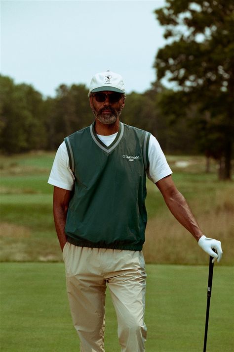 Old Golf Outfits, Golfer Aesthetic Men, Golf Outfits Men Fashion, Golf Course Photoshoot Fashion, Classy Golf Outfit Men, Men Golfing Outfit, Golf Outfits Man, Golf Shorts Outfit Men, Golf Style Men Vintage