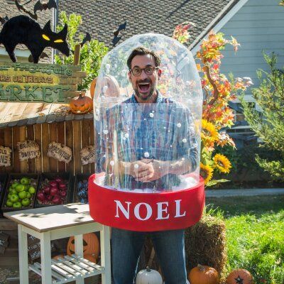 Diy Snowglobe Photo Booth, Diy Large Snow Globe, Snow Globe Cubicle Decoration, Life Size Snow Globe Diy, Giant Snow Globe Diy, Snow Globe Parade Float, Human Snow Globe, Snow Globe Costume, Creative Ugly Christmas Sweater