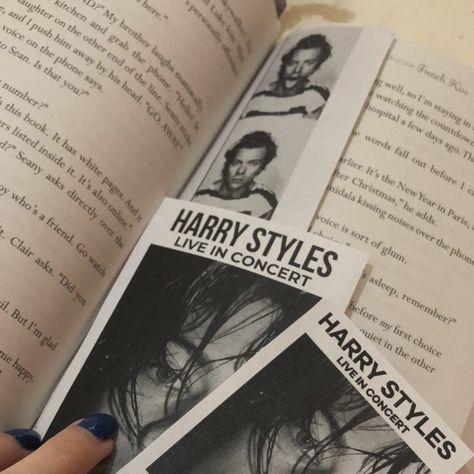 Harry Aesthetic Styles, Harries Aesthetic, Harry Aesthetic, Perfect Handwriting, Harry Core, Harry Styles Aesthetic, Mr Style, White Pages, Beige Aesthetic