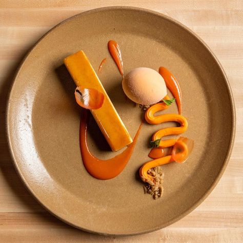 Flan Plated Dessert, Flan Plating, Creamy Flan, Carrot Sauce, Guajillo Chile, Food Presentation Plates, Gourmet Food Plating, Fine Dining Desserts, Plating Ideas