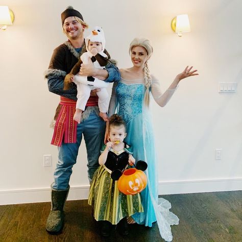 Frozen Family Costumes, Aaryn Williams, Frozen Halloween Costumes, Princess Dress Women, Olaf Halloween Costume, Princess Dresses For Girls, Frozen Jr, Frozen Halloween, Olaf Costume