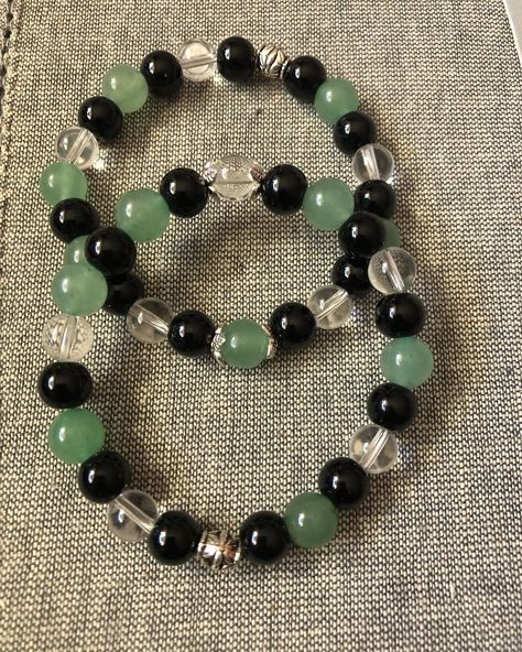 Handmade Bracelets Diy, Dark Bracelet Ideas, Goth Beaded Bracelet, Grunge Bracelet Ideas, Glass Bracelet Ideas, Bracelet Ideas Y2k, Ideas For Bracelets With Beads, Aesthetic Bead Bracelet Ideas, Glass Beaded Bracelets Ideas