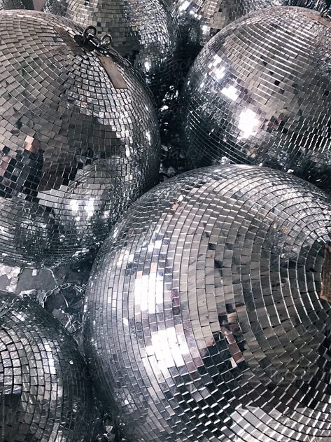 Disco Background, Ball Aesthetic, Mirror Ball, Disco Balls, Disco Party, Nouvel An, Disco Ball, T Rex, Wall Collage