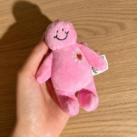 The long-awaited Mr. Bubbles soft toy bag charm is finally here! 💖🫧 After months of working with the manufacturer, the final product has exceeded our expectations and captured our original vision perfectly.✨ You can purchase the Mr. Bubbles charm now through our online shops - links are in our bio. We’ll also be bringing it to Lisboeta Macau soon, so stay tuned for that announcement! 👀 #illustration #art #positivity #postiveillustration #smallbusiness #mindful #personalgrowth #drawing #dig... Announcement Illustration, Mr Bubbles, Drawing Digital Art, School Bag Essentials, Wallpaper Laptop, Drawing Digital, Toy Bags, Bag Essentials, Essential Bag