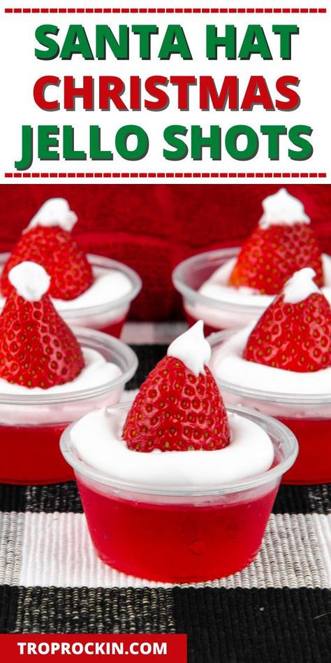 Christmas Jello Shots, Christmas Jello, Xmas Drinks, Christmas Drinks Alcohol Recipes, Christmas Party Drinks, Christmas Drinks Recipes, Christmas Drinks Alcohol, Christmas Shots, Adult Christmas Party