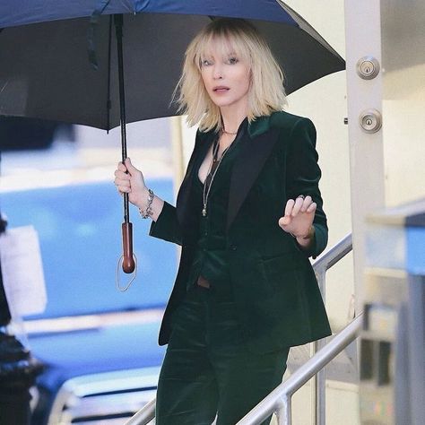 Catherine Élise Blanchett, Miranda Priestly, Middle Aged Women, Instagram Makeup, Sandra Bullock, Cate Blanchett, Suit Style, Charlize Theron, Woman Crush