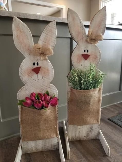 Easter Bunny Flower Arrangements, DIY Spring Table Centerpieces and Gift Ideas Cheap Easter Decorations, Spring Table Centerpieces, Tre Kunst, Easter Wood Signs, Bunny Flower, Crafts Spring, Easter Wood Crafts, Easter Craft Decorations, Crafts Easter