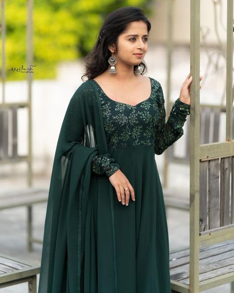 Dress Designs For Stitching, Meta Ads, Stylish Kurtis Design, Long Gown Design, Simple Frocks, Anarkali Dress Pattern, Simple Kurti Designs, Frock For Women, Long Kurti Designs