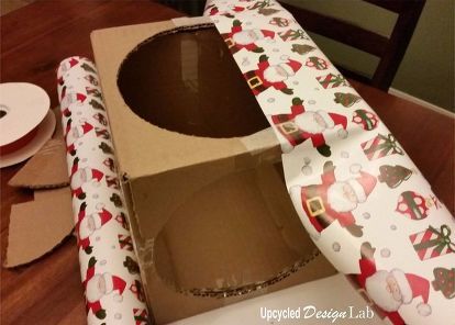 Christmas Makeup Simple, Cardboard Cat House, Cinnamon Ornaments, Red And Gold Christmas Tree, Christmas Boxes, Cat Christmas Tree, Minimal Christmas, Diy Plant Stand, Christmas Mantle