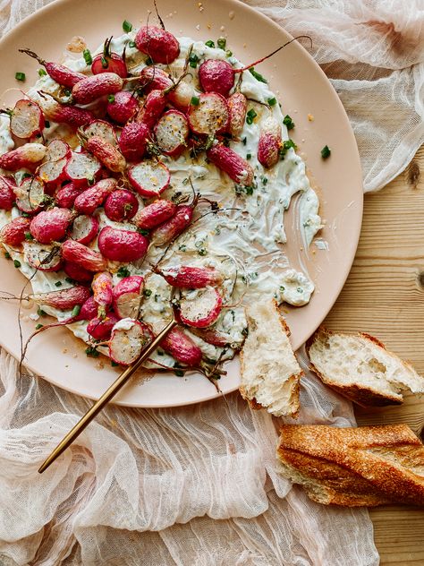 Roasted Radishes with Garlic Chive Yogurt: A versatile side dish or appetizer with tender radishes, garlicky herby yogurt, and brown butter. | whipandwander.com | #roastedradishes #garlicchiveyogurt #bakedradishes #radishrecipes Beautiful Vegetarian Dishes, Garden Dinner Recipes, Red Radish Recipes, Roasted Garlic Appetizer, Recipes With Radishes, Radish Dishes, Dinner Party Vegan, Butter Radishes, Radish Appetizer