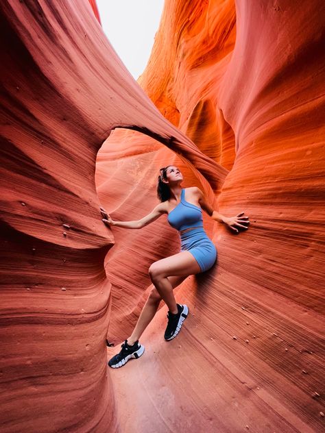 Slot canyon in Arizona Grand Canyon Photoshoot Ideas, Antelope Canyon Picture Ideas, Canyon Photoshoot Ideas, Grand Canyon Photoshoot, Arizona Instagram Pictures, Antelope Canyon Photoshoot, Grand Canyon Picture Ideas, Grand Canyon Outfit, Canyon Photoshoot