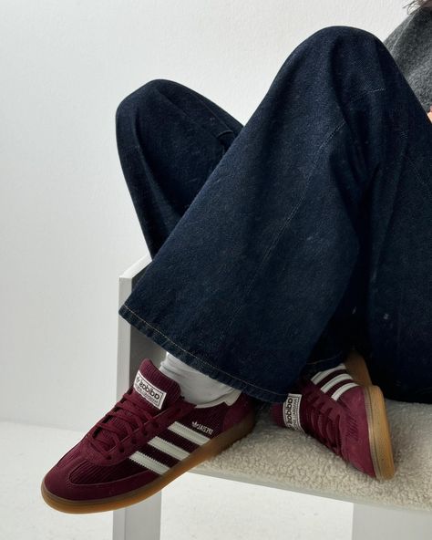 NELLY.COM | There is no fall without burgundy!🤎🍒 Adidas Handball Spezial W in Burgundy is now LIVE on the website! 😎 Go and get them before they are… | Instagram Burgundy Spezial Outfit, Burgundy Spezial Shoes, Adidas Spezial Burgundy, Spezials Adidas, Adidas Handball Spezial Outfit, Burgundy Shoes Outfit, Adidas Spezial Outfit, Burgundy Adidas, Adidas Handball Spezial