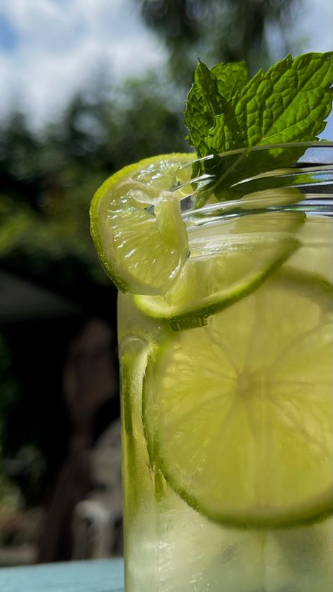 Green aesthetic drinks summer desktop lime wallpaper Limonada Aesthetic, Sprite Aesthetic, Lime Green Aesthetic, Lime Aesthetic, Lime Drinks, Mint Water, Body Image Art, Colorful Birthday Party, Ghost Photography