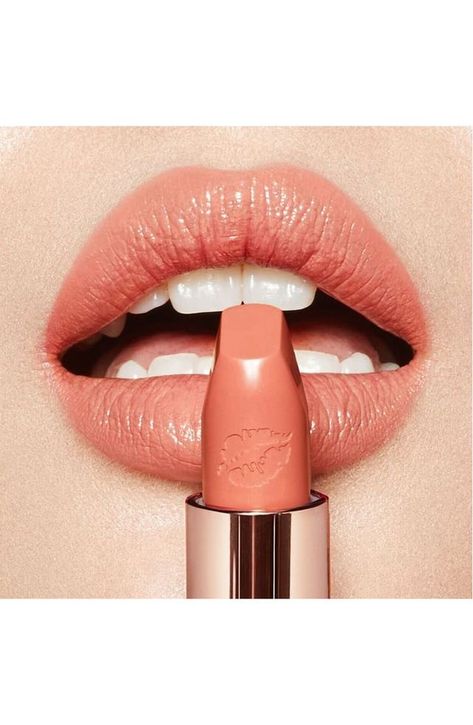 Charlotte Tilbury Hot Lips, Beautiful Teeth, Makeup Accesories, Natural Lip Colors, Hot Lips, Lip Plumper, Lipstick Lip, Charlotte Tilbury, Lip Liner