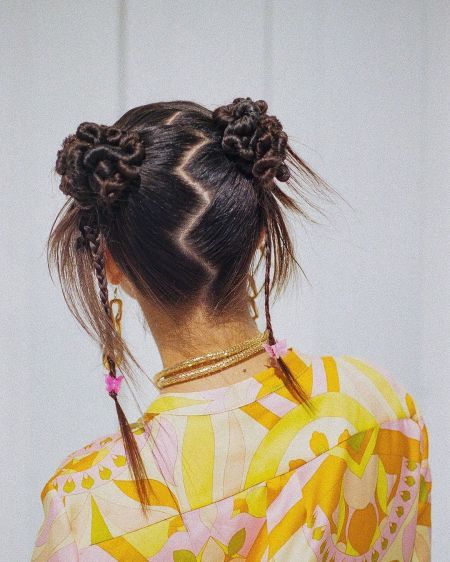 Y2k Chopstick Hair, Space Bun Festival Hair, Star Buns Hair, Braids With Zig Zag Part, Crazy Hair Halloween, 90s Space Buns, Space Buns Braids, Star Hairstyle, Crazy Braids